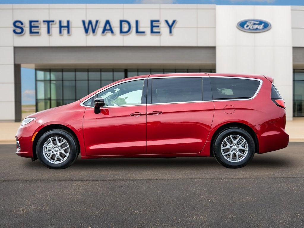 used 2025 Chrysler Pacifica car, priced at $31,397