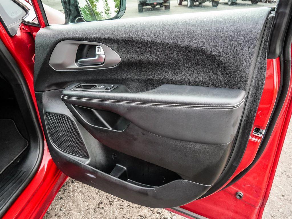 used 2025 Chrysler Pacifica car, priced at $31,397