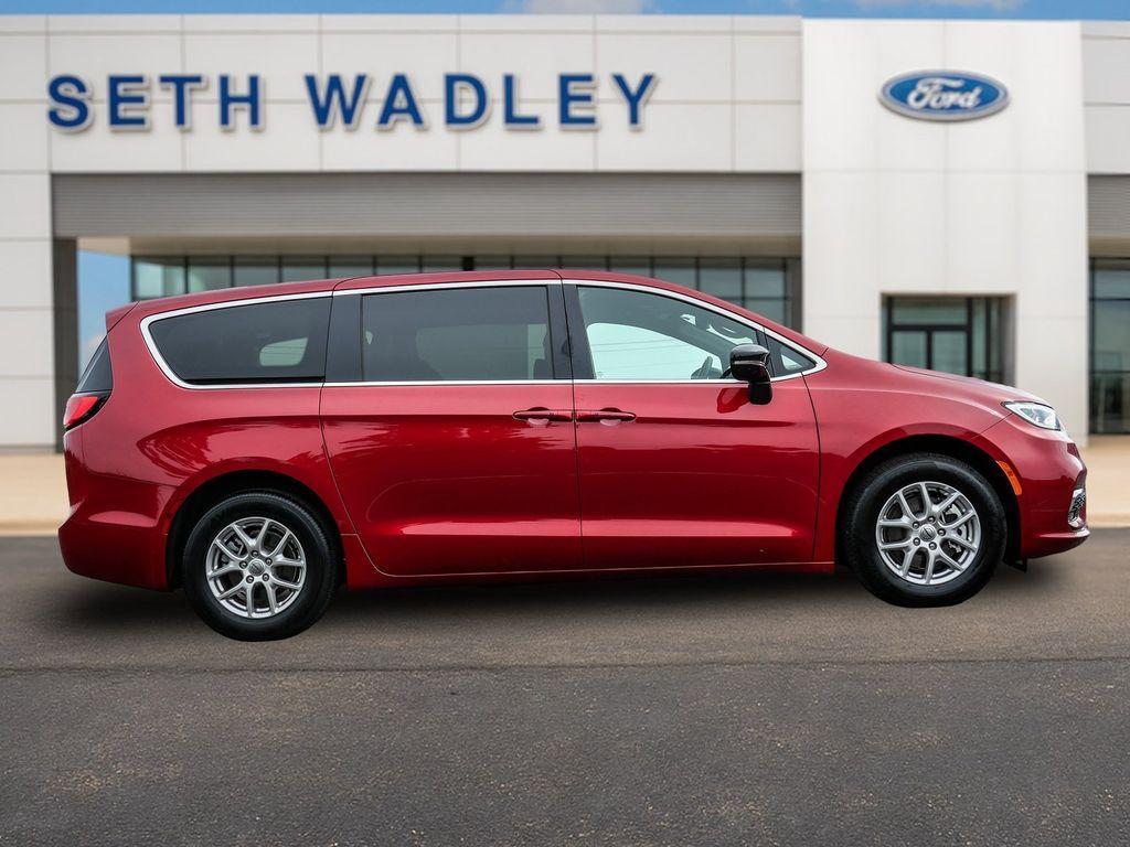 used 2025 Chrysler Pacifica car, priced at $31,397