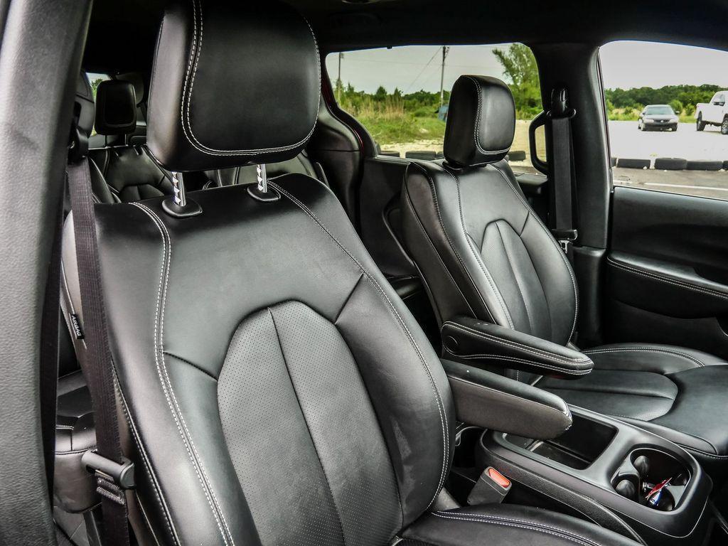 used 2025 Chrysler Pacifica car, priced at $31,397