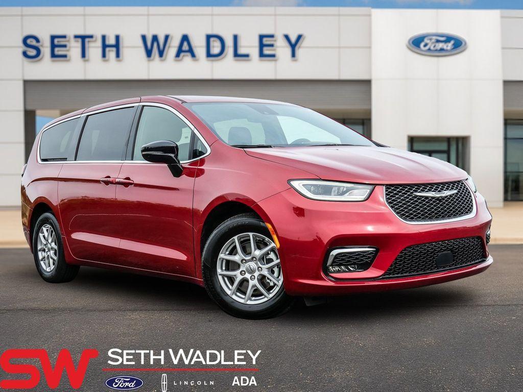used 2025 Chrysler Pacifica car, priced at $31,397