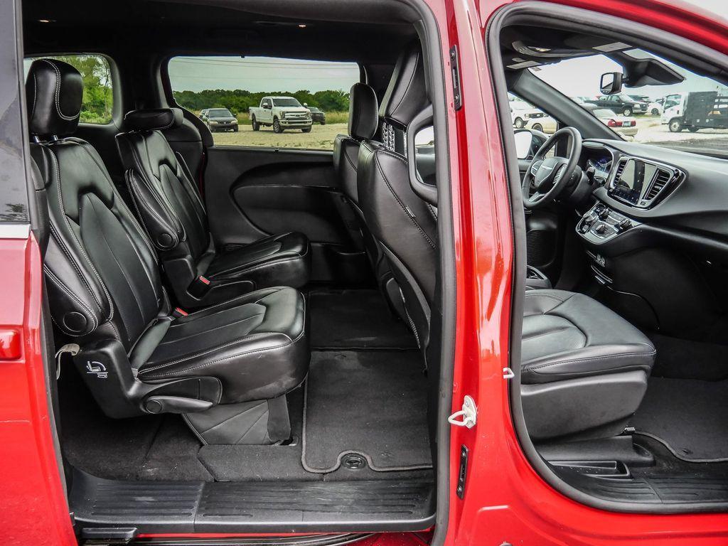 used 2025 Chrysler Pacifica car, priced at $31,397