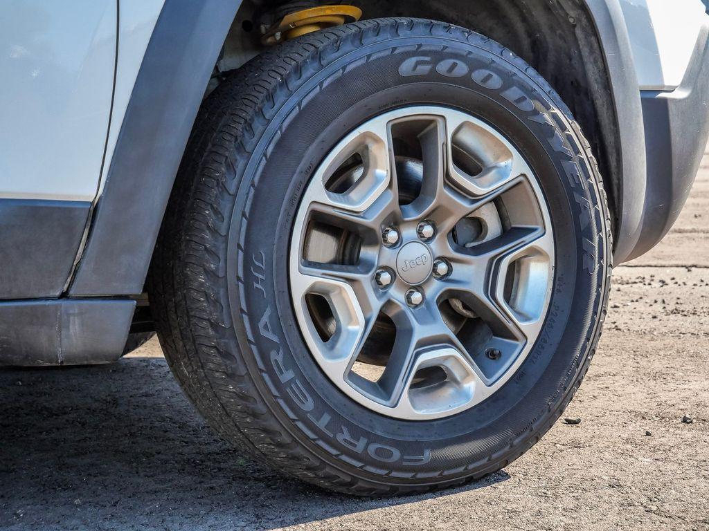 used 2019 Jeep Cherokee car, priced at $15,398