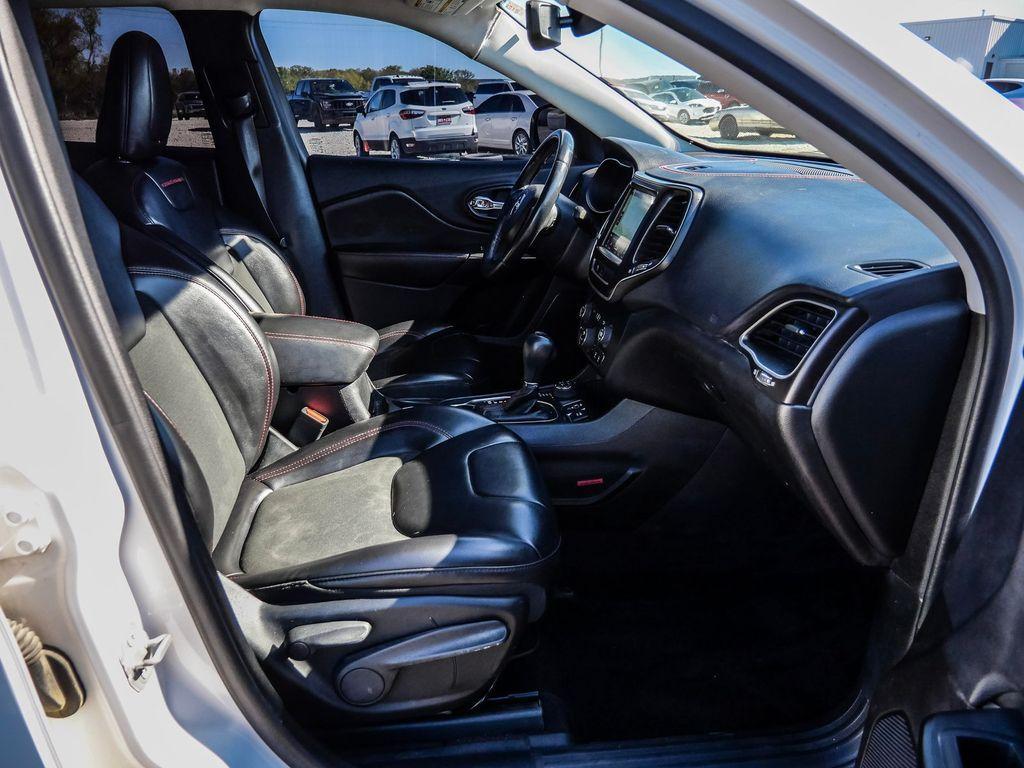 used 2019 Jeep Cherokee car, priced at $15,398