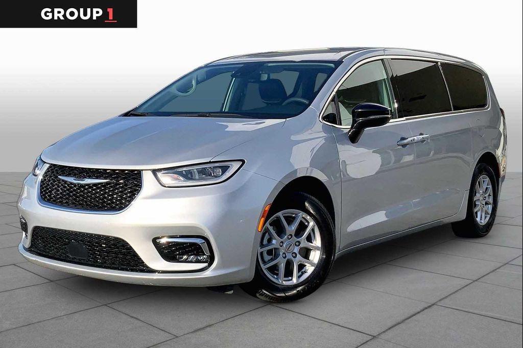 used 2024 Chrysler Pacifica car, priced at $29,997