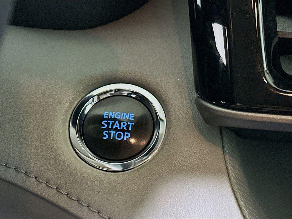 used 2022 Toyota Highlander car, priced at $35,462
