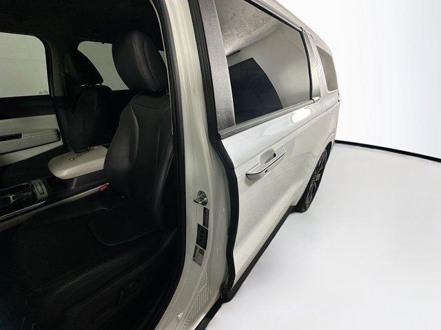 used 2024 Kia Carnival car, priced at $28,284