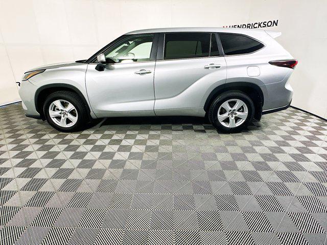 used 2024 Toyota Highlander car, priced at $27,999