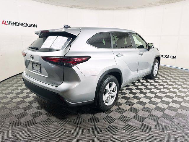 used 2024 Toyota Highlander car, priced at $27,999
