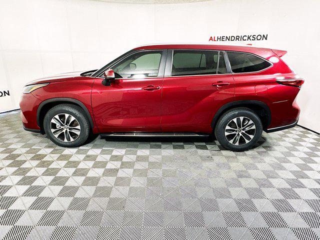 used 2023 Toyota Highlander car, priced at $32,377