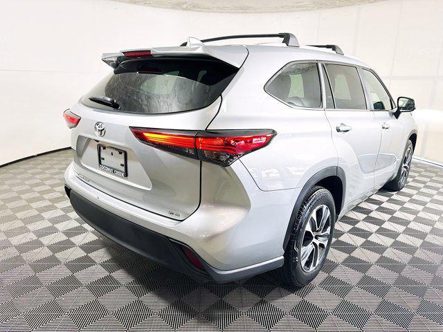 used 2023 Toyota Highlander car, priced at $35,062