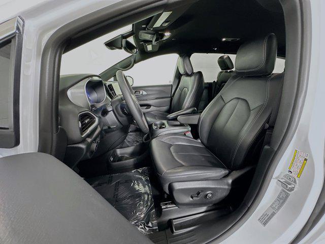 used 2025 Chrysler Pacifica car, priced at $29,999