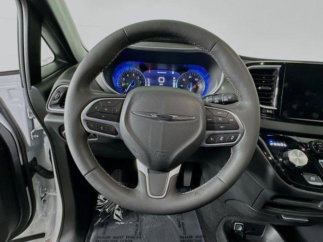 used 2025 Chrysler Pacifica car, priced at $29,999