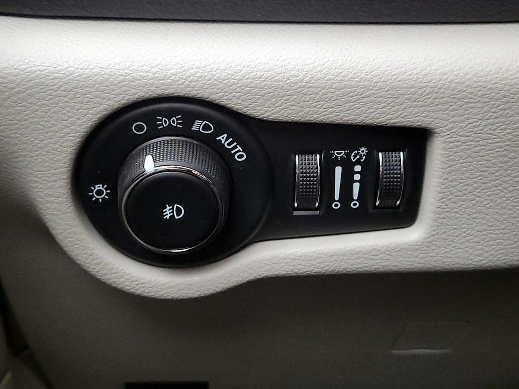 used 2023 Chrysler Pacifica car, priced at $27,998