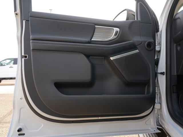 new 2025 Ford Expedition car, priced at $75,990