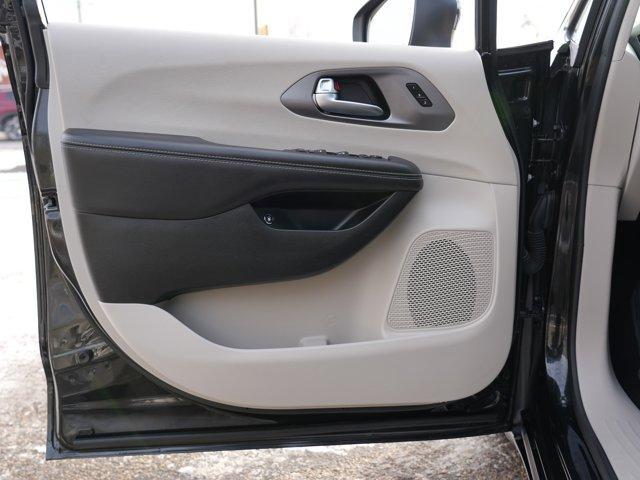 used 2023 Chrysler Pacifica Hybrid car, priced at $26,421