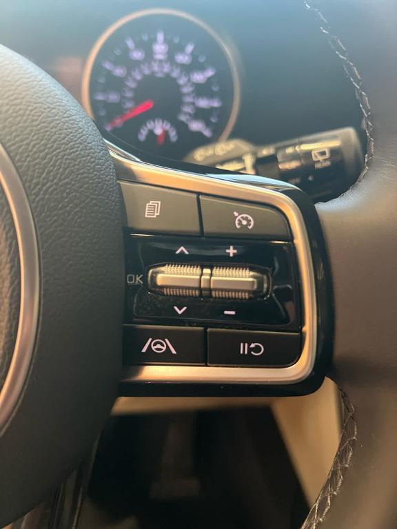 used 2023 Kia Carnival car, priced at $30,850