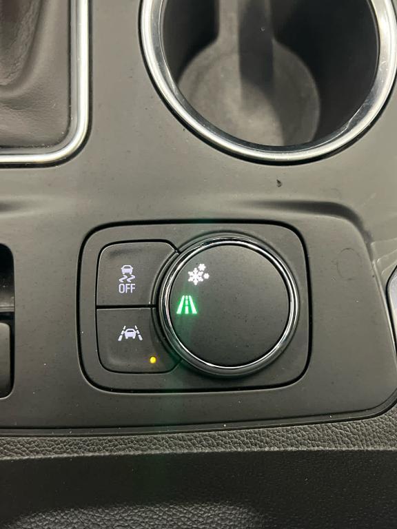 used 2020 Chevrolet Traverse car, priced at $31,997