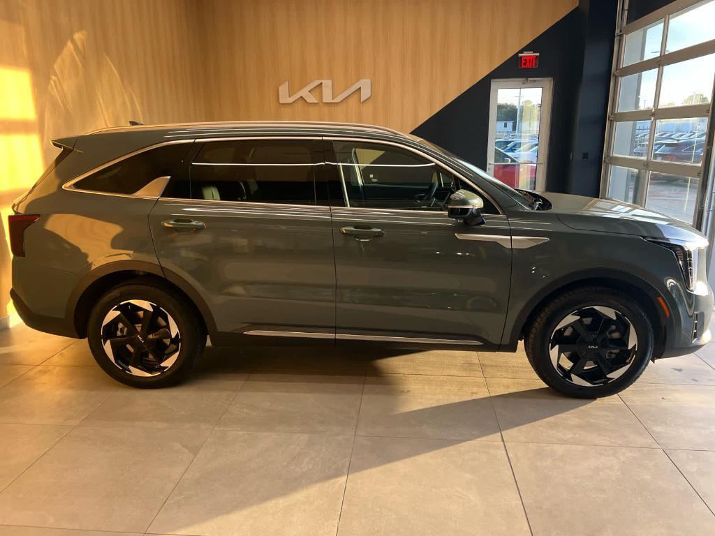 used 2025 Kia Sorento Hybrid car, priced at $32,980