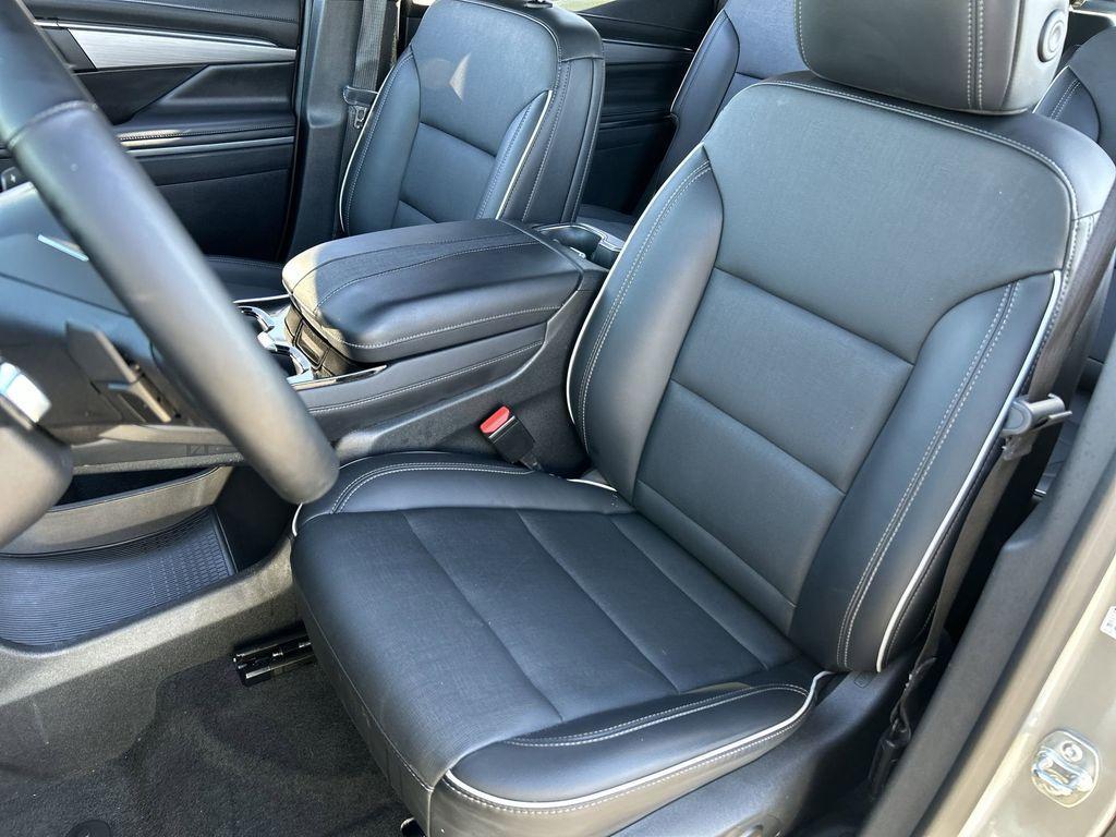 used 2025 Buick Enclave car, priced at $34,267