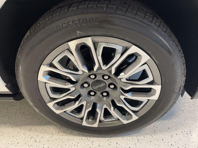 used 2024 GMC Yukon car, priced at $81,628