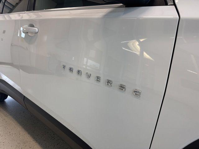 used 2022 Chevrolet Traverse car, priced at $25,990