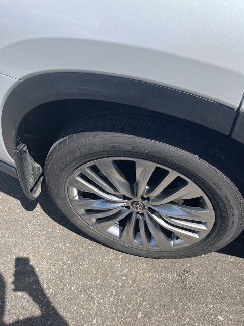 used 2024 Toyota Highlander car, priced at $45,089
