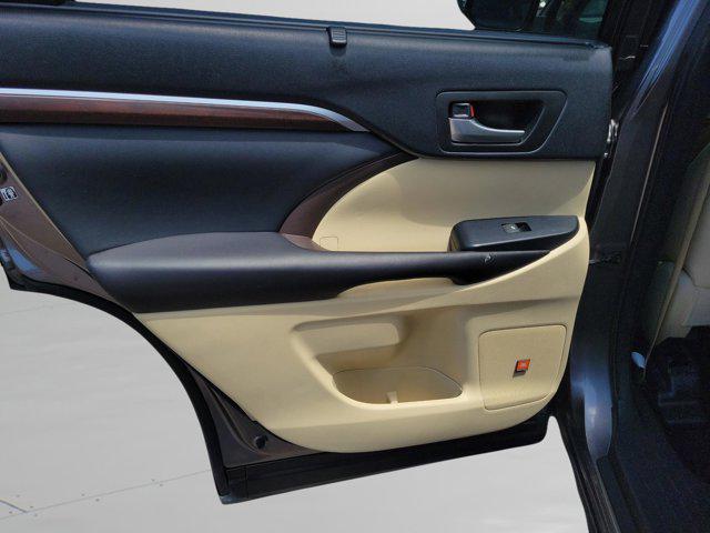 used 2016 Toyota Highlander car, priced at $17,989