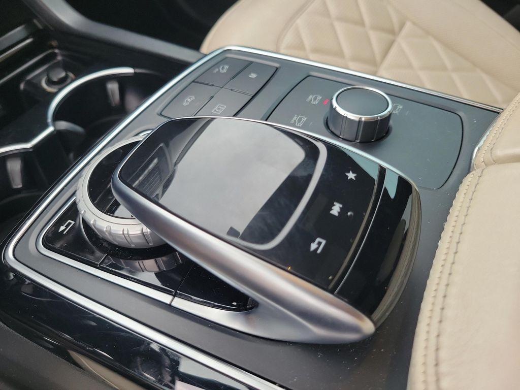 Mercedes-Benz GLS view 20