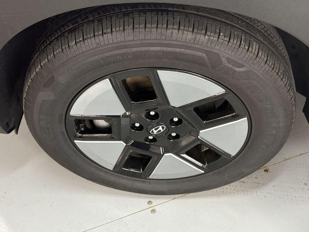 used 2025 Hyundai Santa Fe car, priced at $32,600