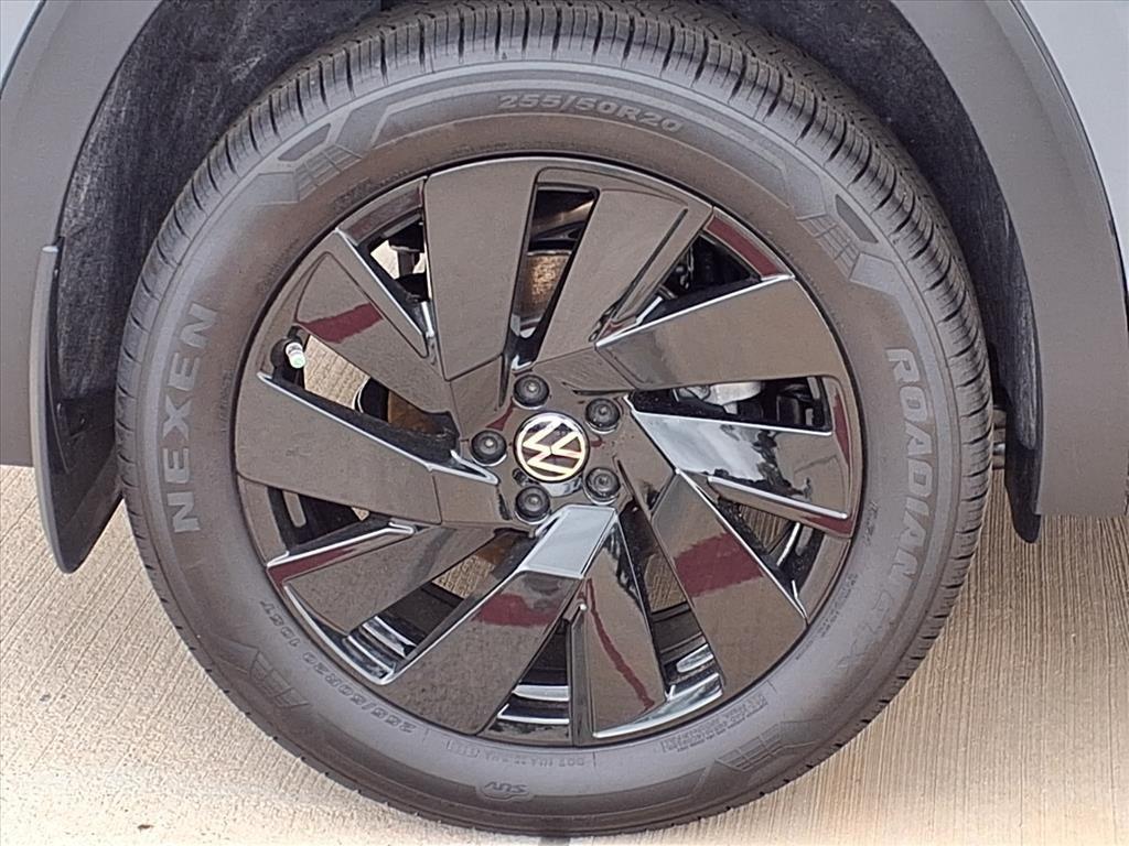 new 2026 Volkswagen Atlas Cross Sport car, priced at $43,411