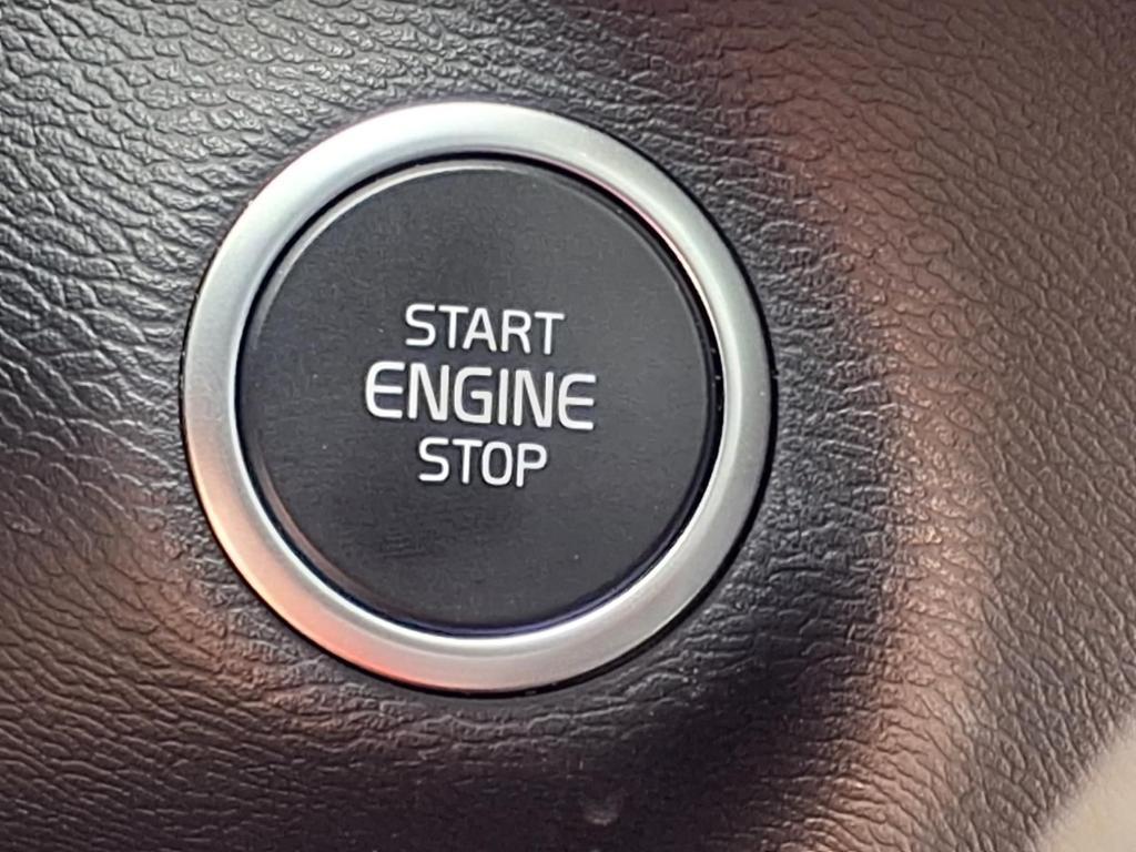 used 2021 Volvo XC40 car, priced at $25,307