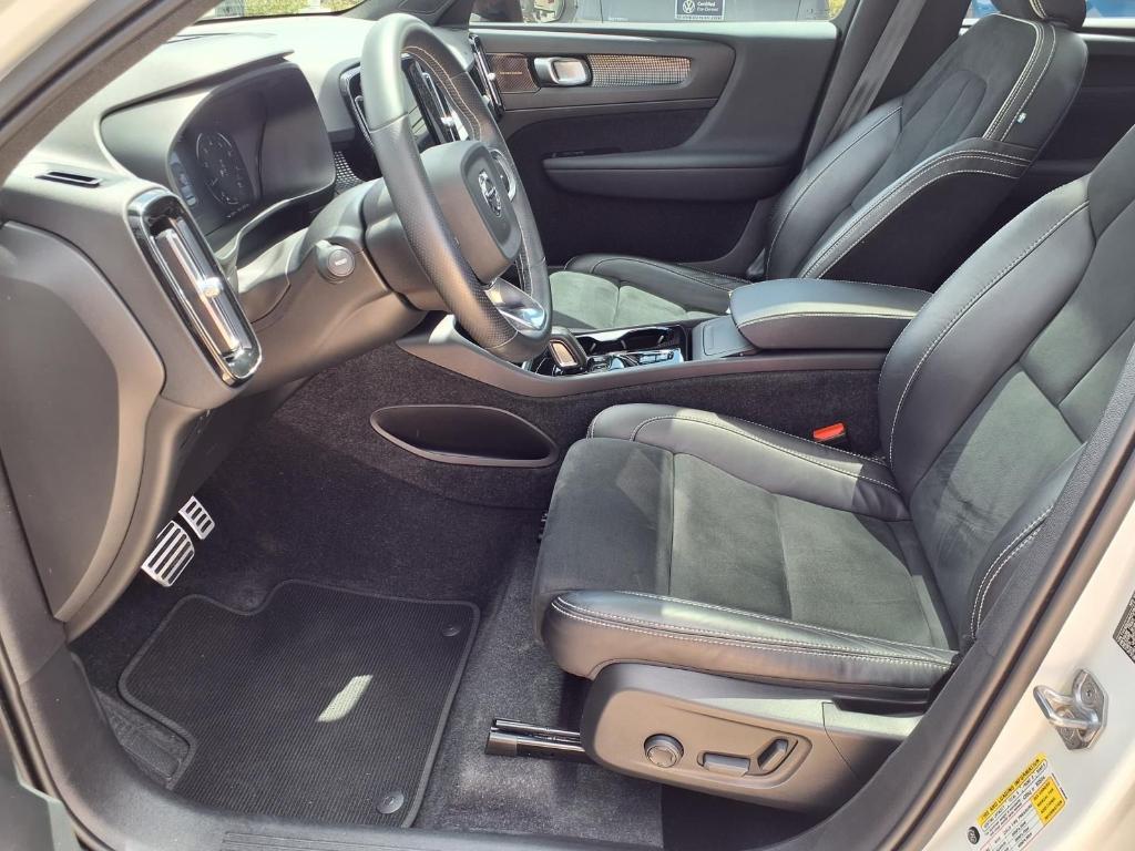 used 2021 Volvo XC40 car, priced at $25,307