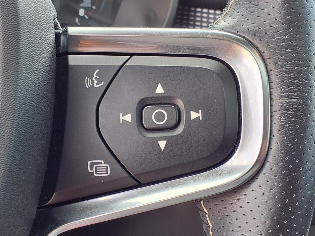 used 2021 Volvo XC40 car, priced at $25,307
