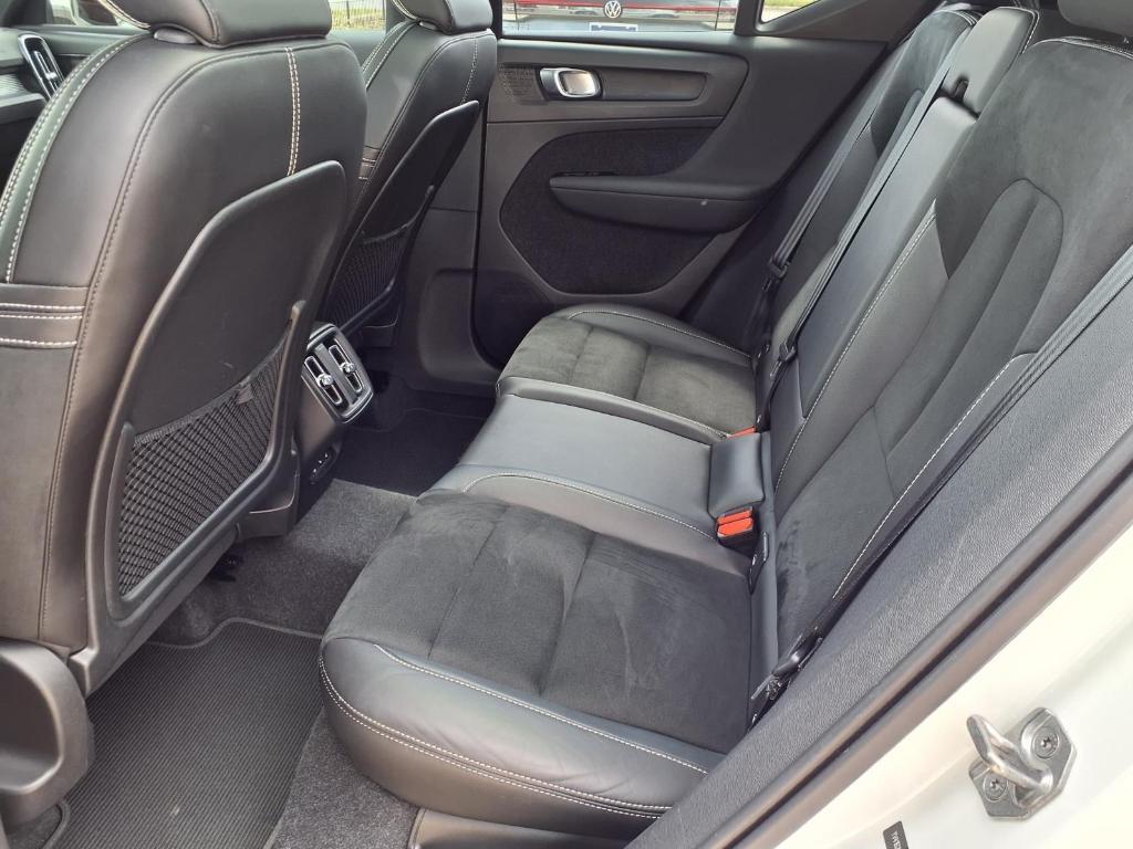 used 2021 Volvo XC40 car, priced at $25,307
