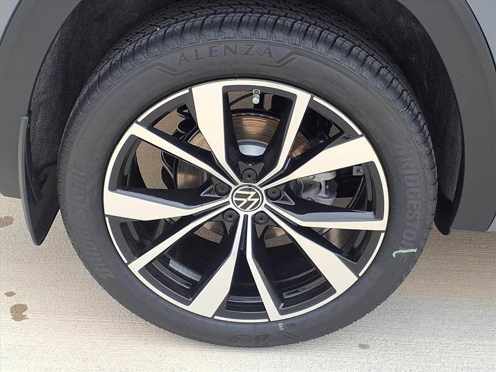 new 2026 Volkswagen Atlas Cross Sport car, priced at $52,197