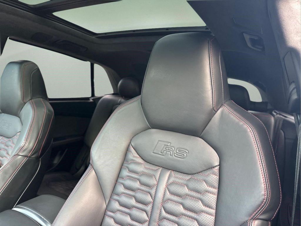 Audi RS Q8 view 27