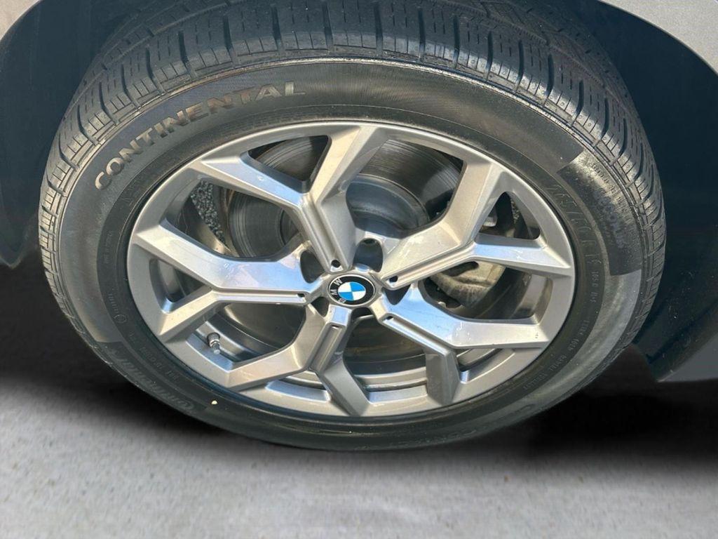 BMW X4 view 22