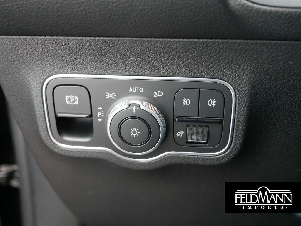 new 2025 Mercedes-Benz GLB 250 car, priced at $44,288