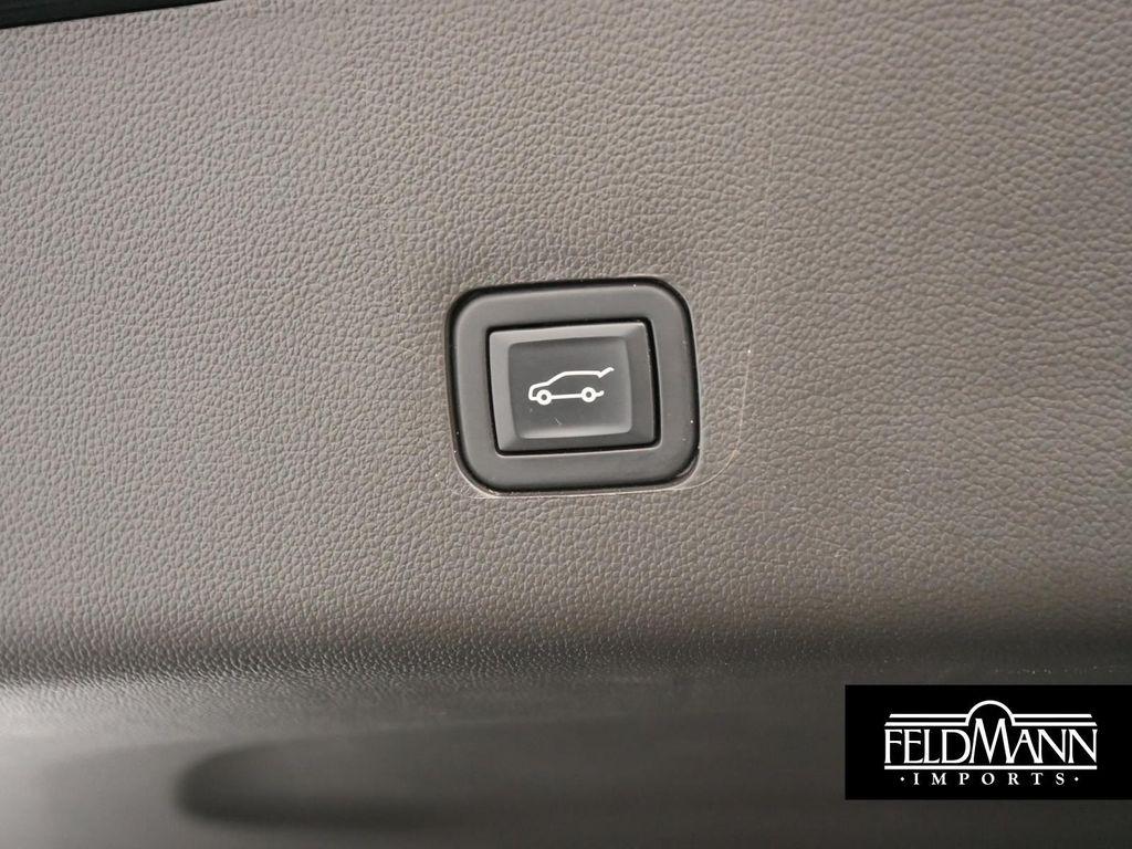 used 2022 Chevrolet Traverse car, priced at $26,687