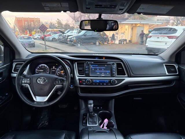used 2015 Toyota Highlander car, priced at $14,981