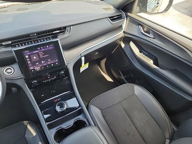 new 2024 Jeep Grand Cherokee car, priced at $37,950