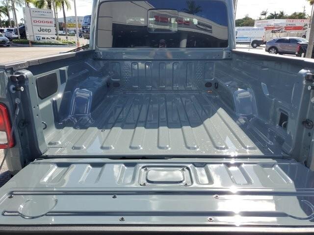 new 2026 Jeep Gladiator car, priced at $47,526