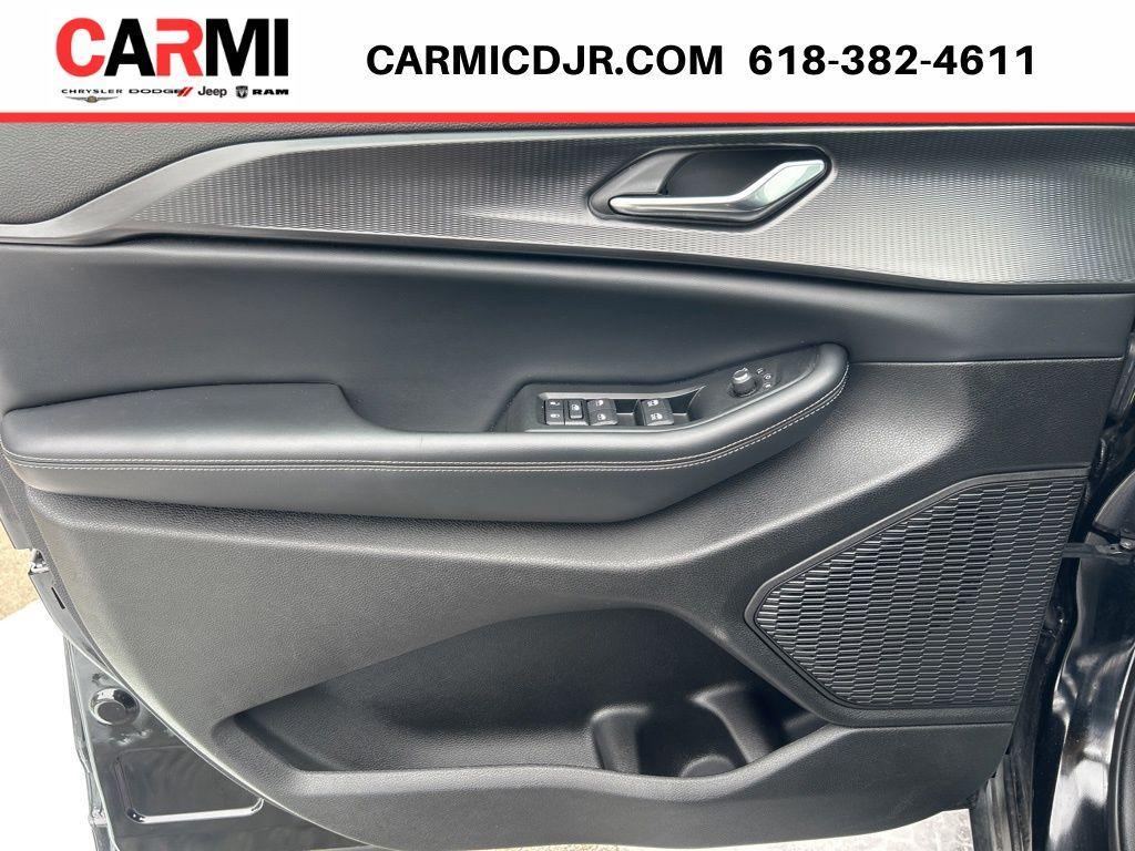 used 2025 Jeep Grand Cherokee car, priced at $36,995