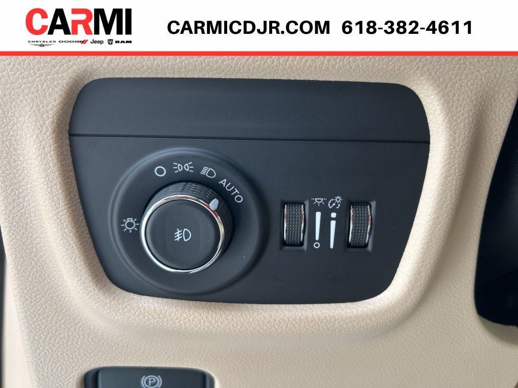 used 2025 Jeep Grand Cherokee car, priced at $40,995