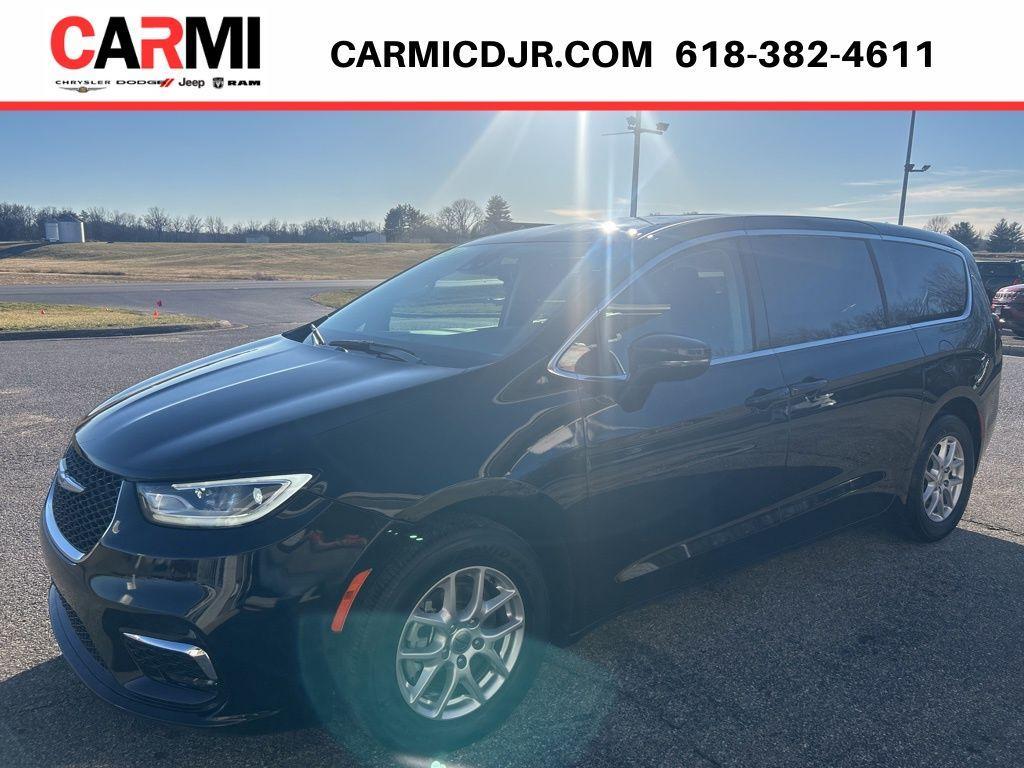 used 2024 Chrysler Pacifica car, priced at $29,995
