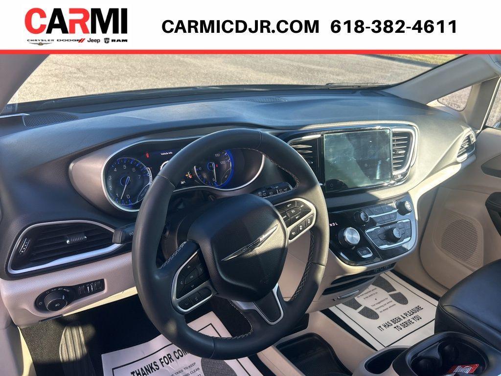 used 2024 Chrysler Pacifica car, priced at $29,995