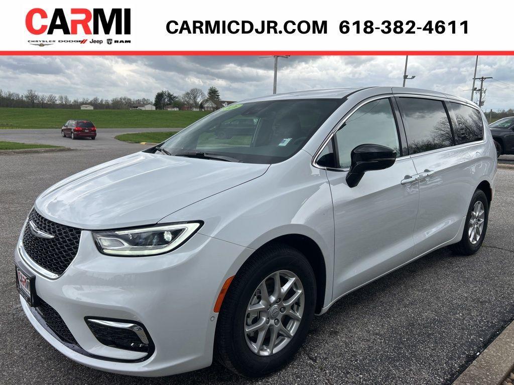 new 2026 Chrysler Pacifica car, priced at $40,078