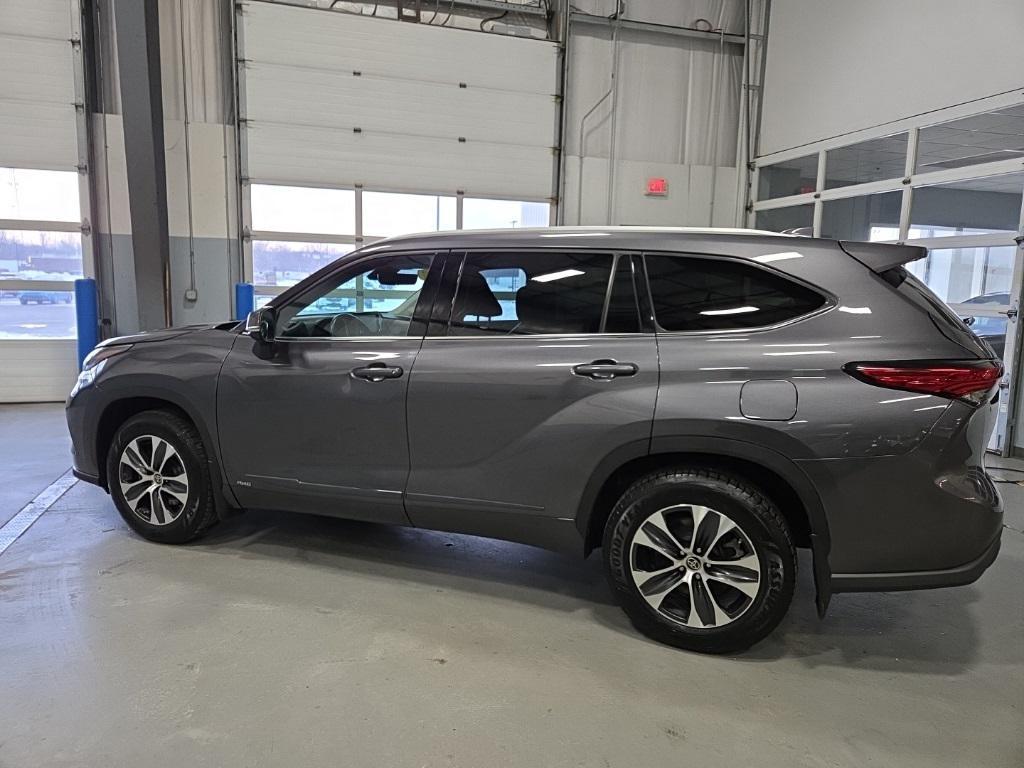 used 2022 Toyota Highlander Hybrid car, priced at $30,834