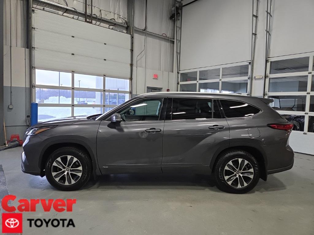 used 2022 Toyota Highlander Hybrid car, priced at $31,700